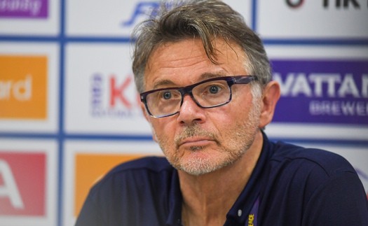 HLV Troussier: ‘Dù thua nhưng tôi không mất niềm tin vào các cầu thủ’