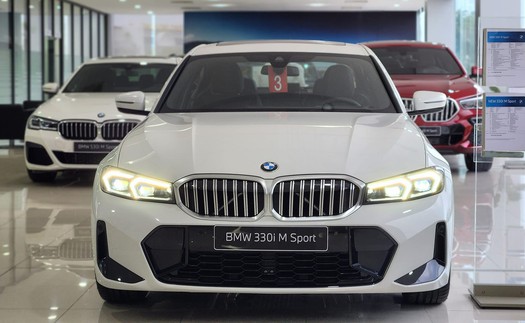 BMW và Mercedes cạnh tranh khốc liệt giành thị phần xe sang ở Việt Nam: Chạy đua nâng cấp, giảm giá hàng trăm triệu đồng