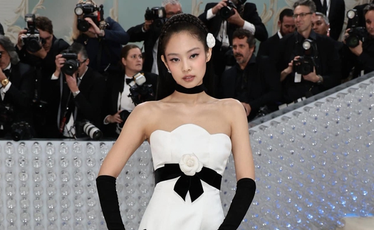 Jennie Blackpink gây sốt khi đọ sắc cùng Song Hye Kyo tại Met Gala 2023