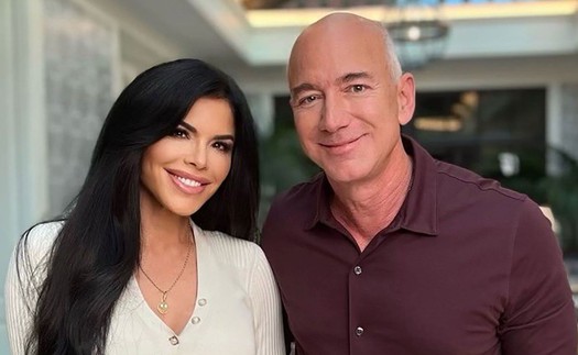 Tỷ phú Jeff Bezos đính hôn với bạn gái