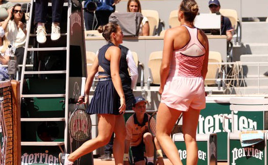 Tay vợt Ucraina bị CĐV la ó vì từ chối bắt tay đối thủ ở Roland Garros