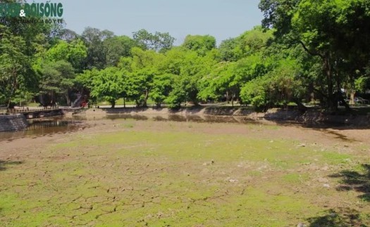 Nguyên nhân hồ trong công viên Bách Thảo cạn trơ đáy