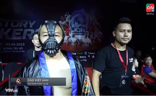Võ sĩ MMA cosplay như trong phim Batman, chào sân cực ngầu nhưng cuối cùng nhận cái kết đắng