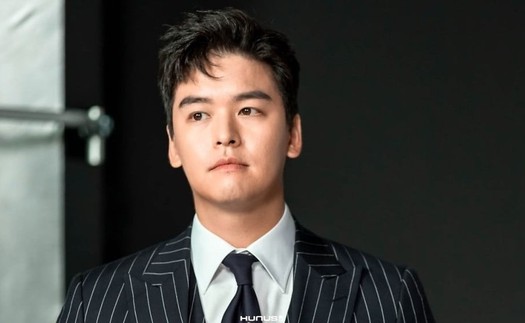 Nam chính 'Hương vị tình thân' Lee Jang Woo hẹn hò bạn gái kém 8 tuổi