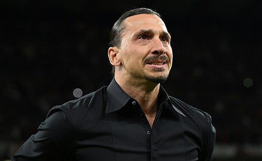 Ibrahimovic bật khóc trong ngày tuyên bố giải nghệ, khép lại hành trình 24 năm chơi bóng đỉnh cao