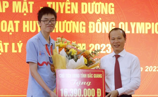 Bắc Giang: Khen thưởng học sinh đạt giải kỳ thi Olympic Vật lí châu Á - Thái Bình Dương 2023