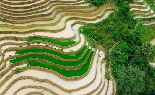 Ngắm Hà Giang mùa nước đổ muộn