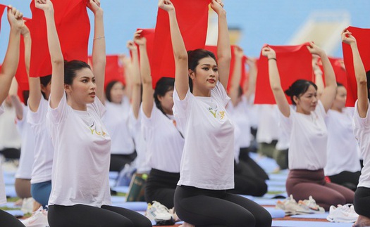 Dàn Hoa hậu, Á hậu cùng 5.000 người đồng diễn yoga, xếp hình lá cờ Tổ quốc