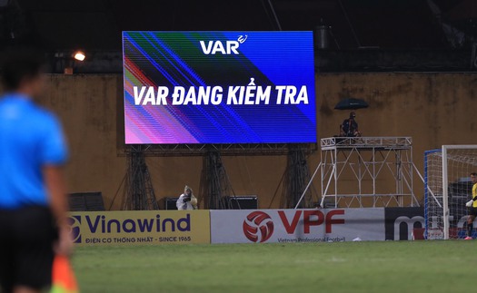 FIFA bất ngờ hỗ trợ thêm hai xe VAR cho bóng đá Việt Nam