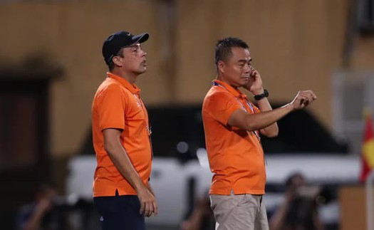 Lý do thực sự khiến tân HLV CAHN FC phải làm 'khán giả' trận tranh vô địch V-League dù vừa được bổ nhiệm 