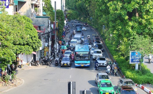 Bắc Bộ trời chuyển nắng, Hà Nội ngày có mưa rào và dông