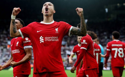 Van Dijk bị đuổi, Nunez hóa người hùng, Liverpool thắng ngược Newcastle để vào top 4 Ngoại hạng Anh