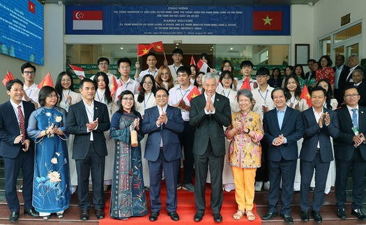 Thủ tướng Phạm Minh Chính và Thủ tướng Lý Hiển Long gặp gỡ sinh viên Đại học Quốc gia Hà Nội