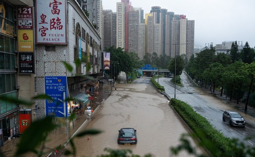 Hong Kong (Trung Quốc) nỗ lực khắc phục thiệt hại do mưa bão