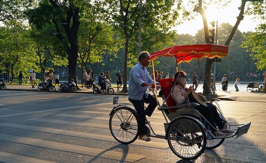 Bắc Bộ ngày nắng nhẹ, đêm có mưa dông