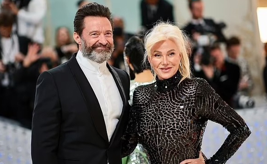 'Người Sói' Hugh Jackman và vợ hơn 13 tuổi phân chia 290 triệu USD như thế nào?