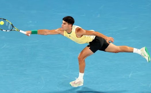 Kết quả Australia Open ngày 3: Alcaraz đi tiếp, Swiatek tiễn Kenin