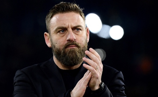 AS Roma và nụ cười lo âu của De Rossi