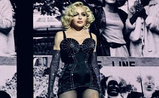 Madonna trình diễn 45 ca khúc đến 1h sáng vẫn bị fan kiện 