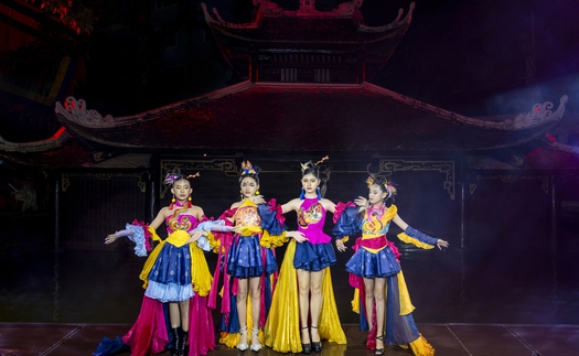NTK Phạm Trần Thu Hằng giới thiệu show diễn kết hợp thời trang và nghệ thuật múa rối
