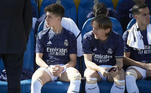 Luka Modric cần 'hưu trí' trên ghế dự bị?