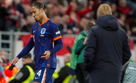 Van Dijk lĩnh thẻ đỏ, Hà Lan thoát thua ngoạn mục. Đức vững ngôi đầu