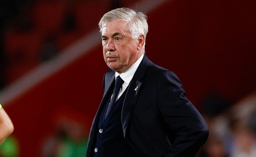 Phòng thay đồ của Real Madrid đang ngày càng xa rời Ancelotti