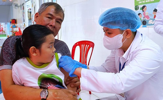 Hà Nội bắt đầu tiêm chủng vaccine phòng, chống dịch sởi