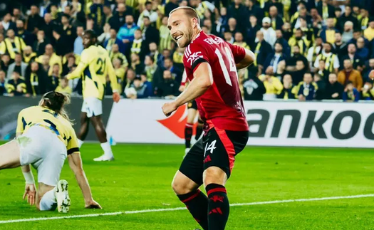 Eriksen tỏa sáng trong ngày Mourinho nhận thẻ đỏ, MU vẫn chưa biết thắng tại Europa League