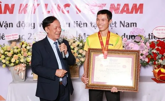 Người Việt Nam đầu tiên chạy half marathon trong 480 ngày liên tiếp được trao kỷ lục