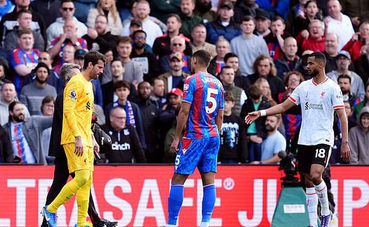 Alisson chấn thương nặng, Liverpool đối mặt với cuộc khủng hoảng thủ môn