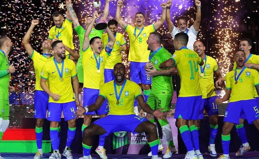 Hạ kình địch Argentina ở chung kết, Brazil vô địch futsal World Cup, thống trị hàng loạt giải thưởng