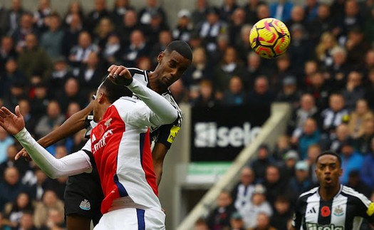 Hàng công bế tắc, Arsenal sảy chân tại St. James' Park