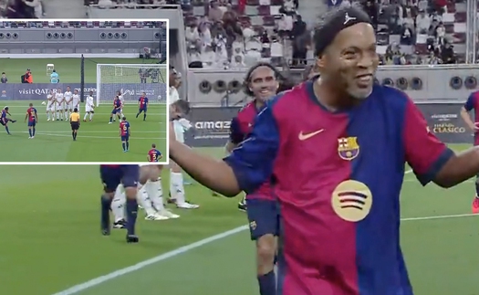 Ronaldinho lập siêu phẩm đá phạt ở tuổi 44 trong trận 'Kinh điển' giữa các huyền thoại