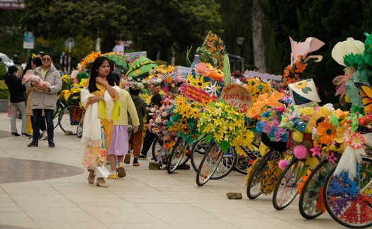 Mãn nhãn với xe đạp hoa làm từ rác tái chế chào mừng Festival hoa Đà Lạt