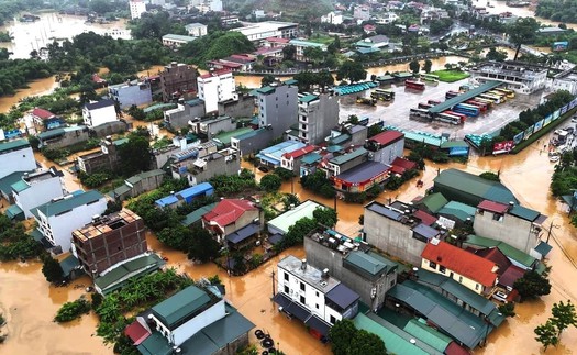 Mưa lũ kèm dông lốc gây nhiều thiệt hại tại các địa phương