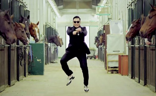 Anh trai nhảy điệu "Gangnam Style"