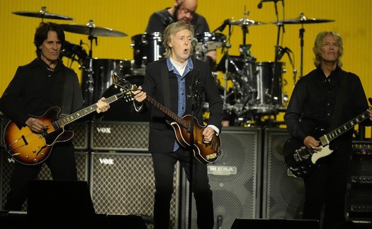 Paul McCartney và màn diễn "tráng lệ nhất trong lịch sử pop"