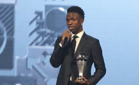 Vinicius giành giải FIFA The Best, tung lời lẽ đanh thép đáp lại việc trượt Quả bóng Vàng