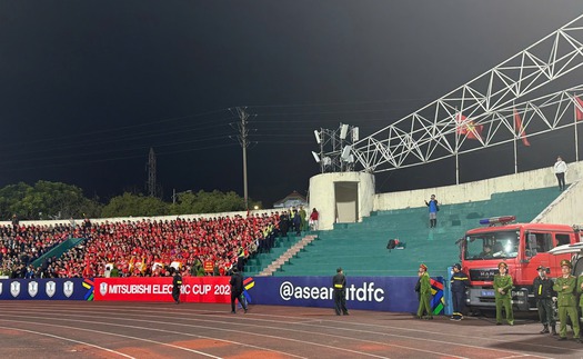 Độc Lạ AFF Cup 2024: Góc khán đài dành cho CĐV Singapore chỉ có vỏn vẹn 2 người