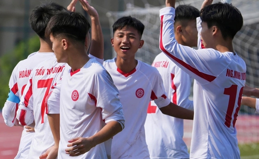 Đội trẻ Việt Nam vô địch ở Trung Quốc sau khi thắng đại diện Thái Lan 7-0, 2 cầu thủ U17 giành danh hiệu