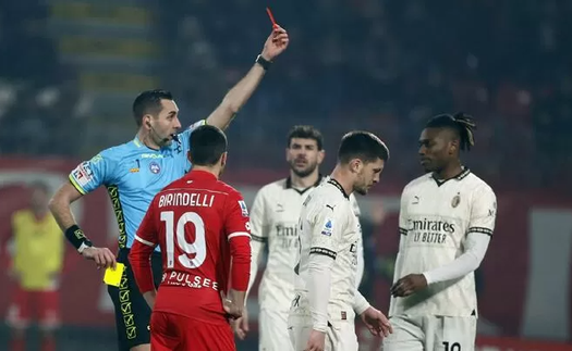 Kết quả Serie A: Jovic nhận thẻ đỏ khiến AC Milan thất thủ, AS Roma thăng hoa khi thắng Frosinone