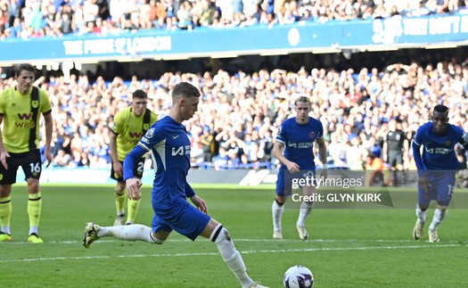 Cole Palmer sút Panenka đẳng cấp, Chelsea vẫn bị Burnley cầm hòa dù chơi hơn người