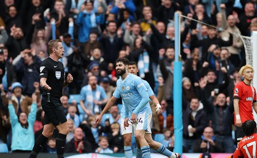 Haaland tìm lại niềm vui ghi bàn, Man City thắng đậm Luton Town