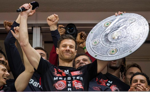 Bayer Leverkusen vinh danh Xabi Alonso theo cách đặc biệt sau chức vô địch lịch sử