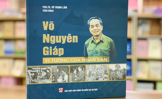 Bộ sách 'Võ Nguyên Giáp - Vị tướng của nhân dân' được xuất bản song ngữ với 5 thứ tiếng