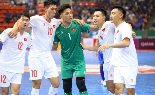 Futsal Việt Nam cùng Thái Lan dắt tay nhau vào tứ kết