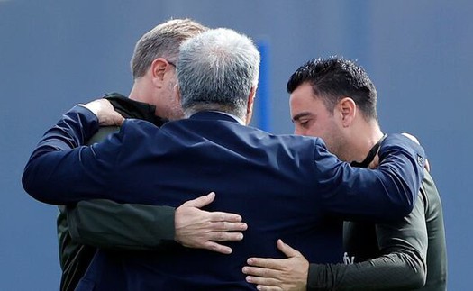 Barcelona và cái bẫy có tên Xavi