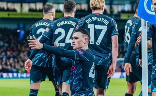 Foden lập cú đúp, Man City đại thắng để tuyên chiến Arsenal trên đỉnh bảng