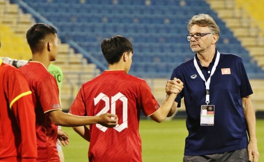 HLV Troussier khen 3 trò cưng, nói ĐT Việt Nam có thể dự World Cup... ‘nếu có 20 Hoàng Đức và 20 Việt Anh’